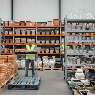 생활용 유리ㆍ요업ㆍ목재ㆍ금속 제품 및 날붙이 도매업