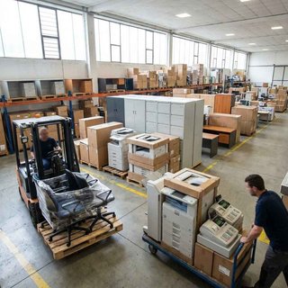 사무용 가구 및 기기 도매업