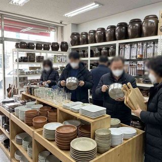 주방용품 및 가정용 유리, 요업제품 소매업